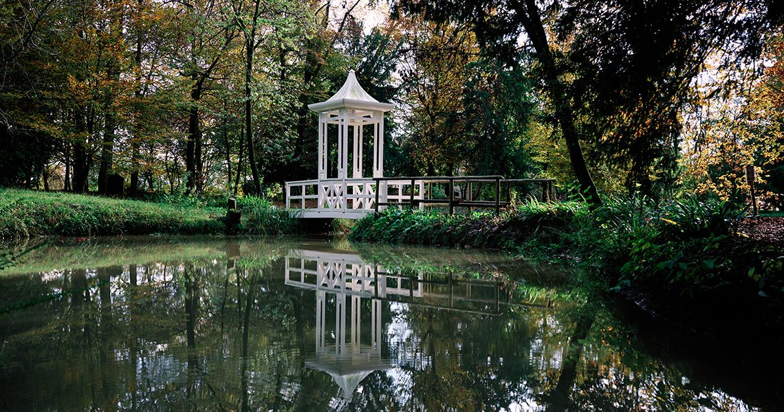 Giardino all_Inglese_pond and little bridge (Remo Bortolin photographer)