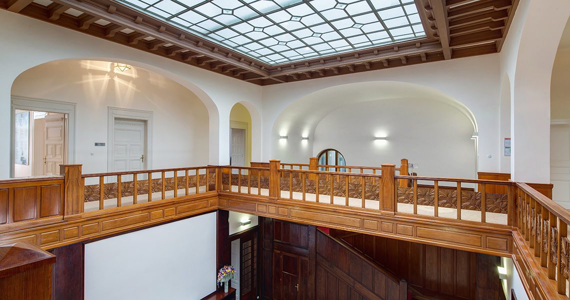 Villa-Low-Beer-Staircase-hall