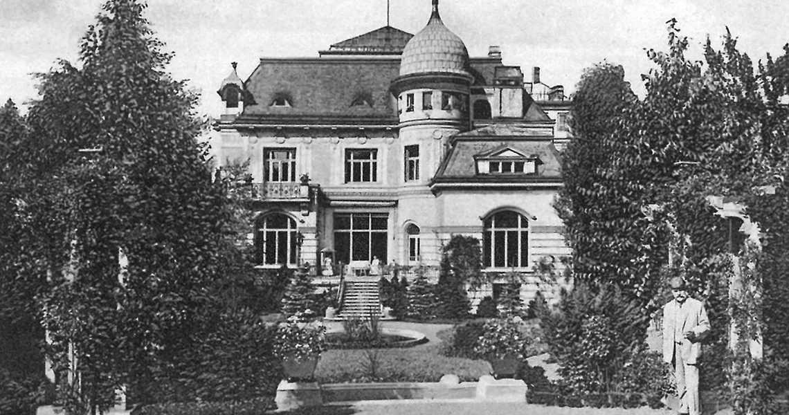 Villa-Low-Beer-garden-facade