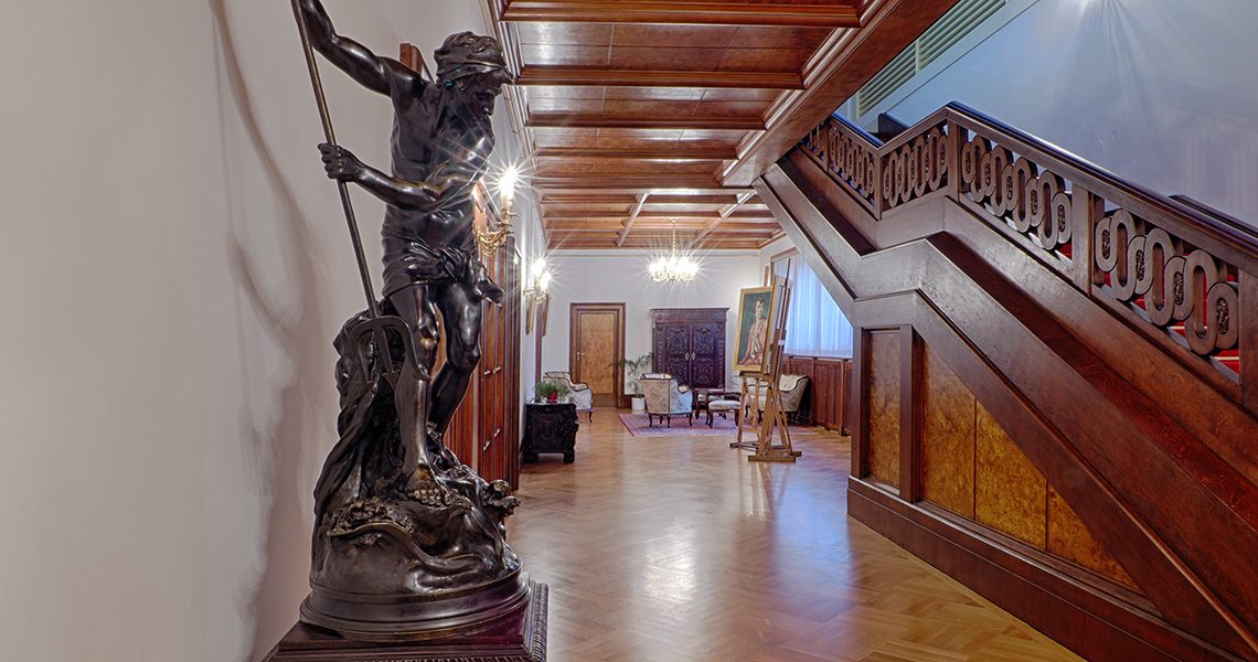 Villa-Stiassni-Staircase-hall